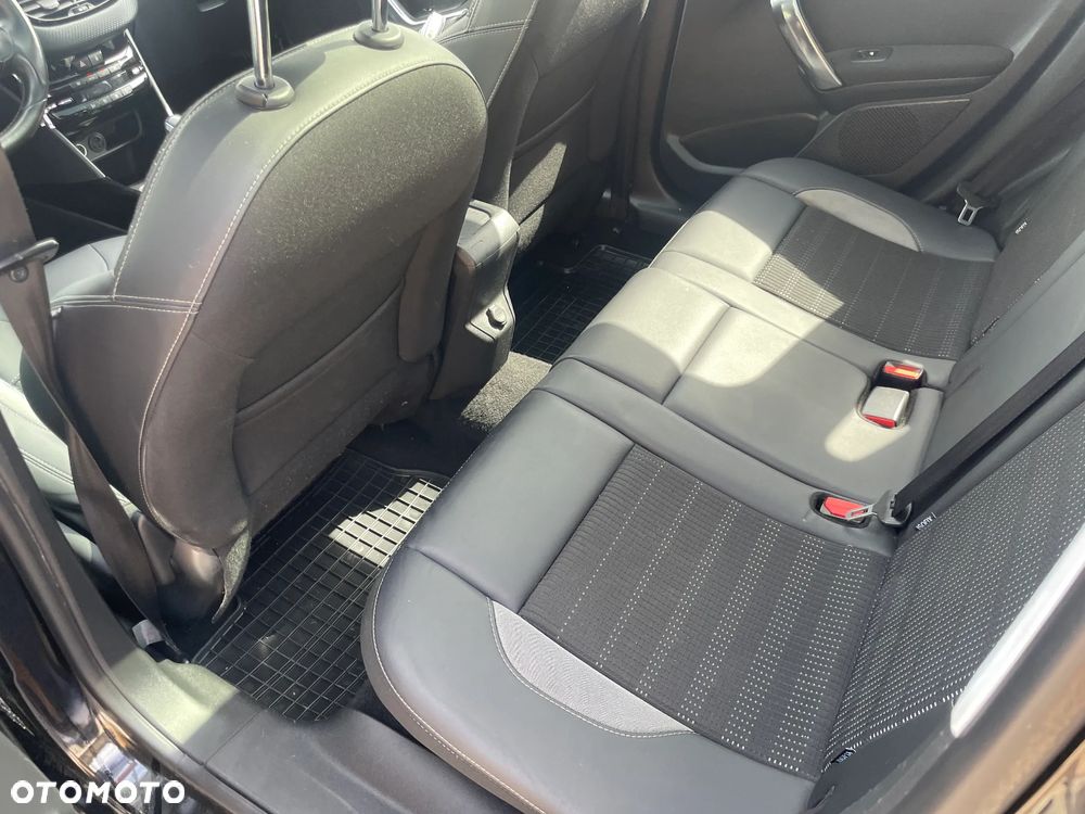 Peugeot 2008 1.2 Pure Tech Style EU6 - 7