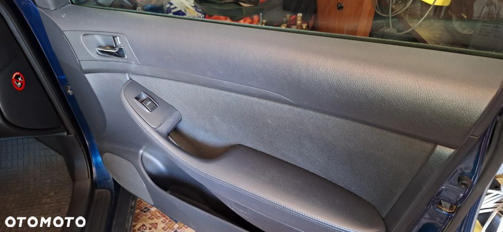 Toyota Avensis 1.6 VVT-i Terra - 17