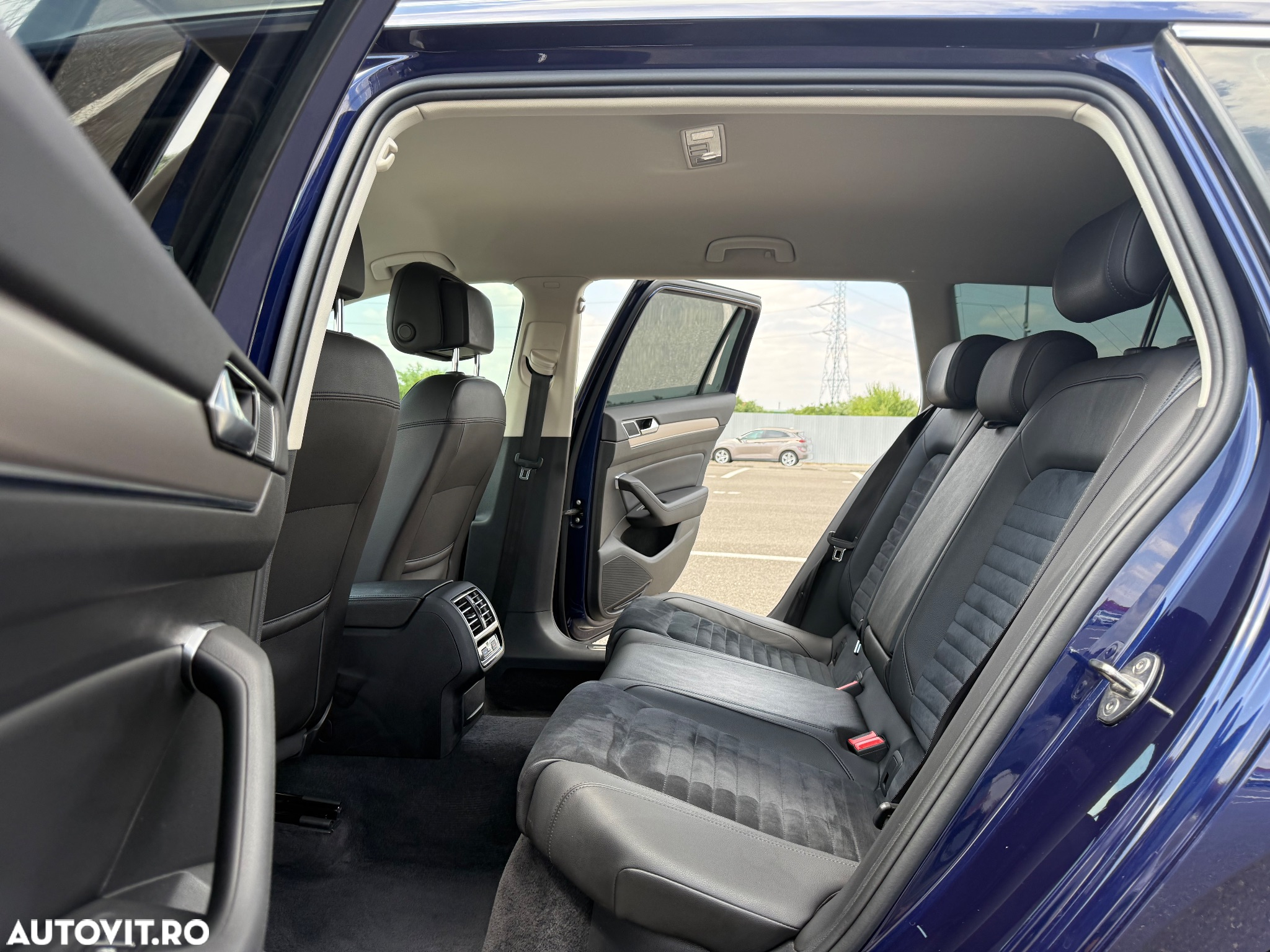 Volkswagen Passat Variant 2.0 TDI DSG 4Motion Highline - 23