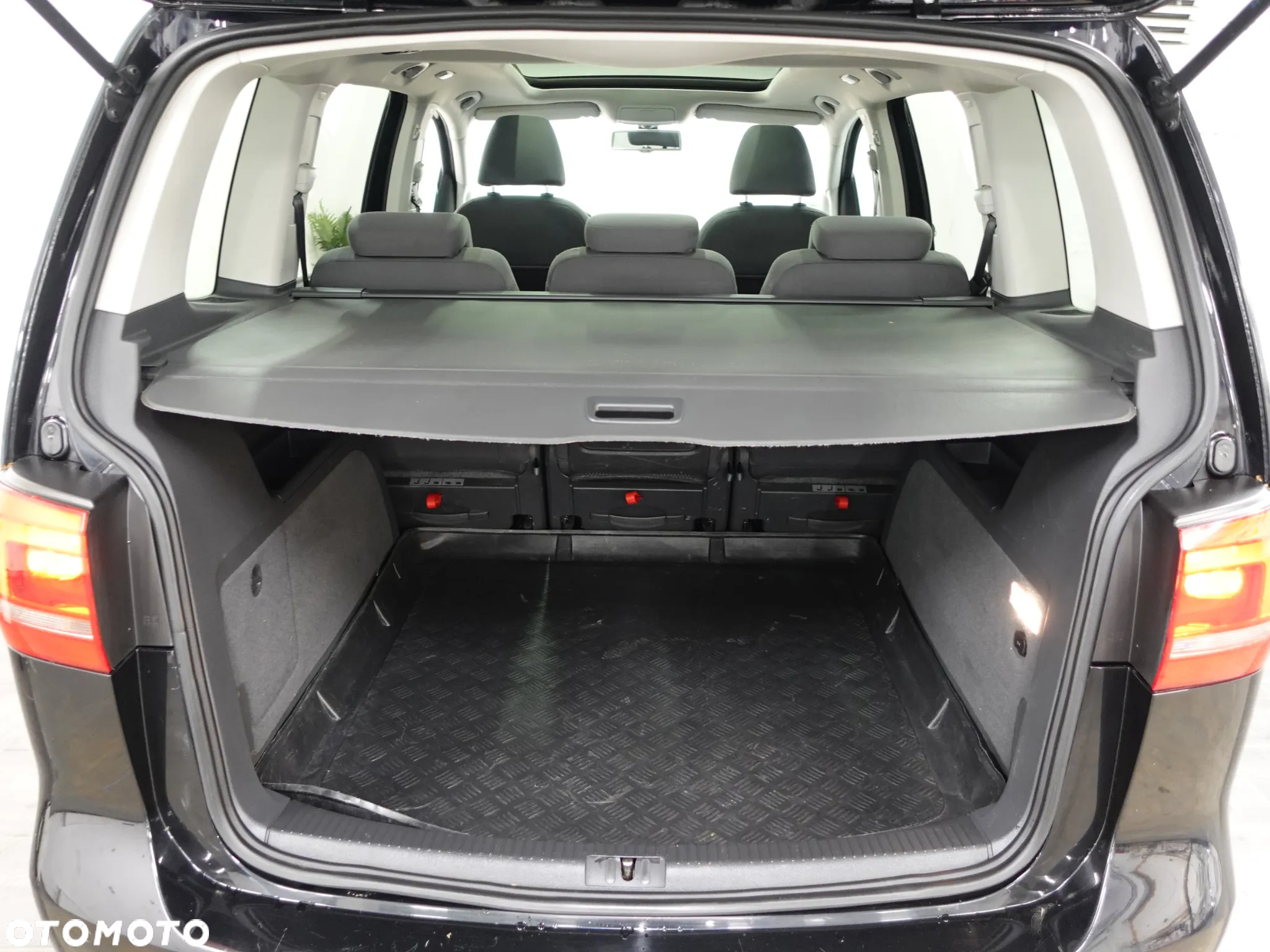 Volkswagen Touran 2.0 TDI DPF Comfortline - 24