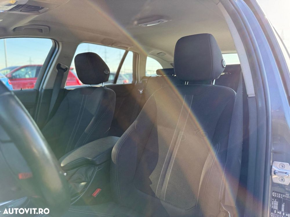 BMW Seria 3 318d Touring Aut. Sport Line - 7