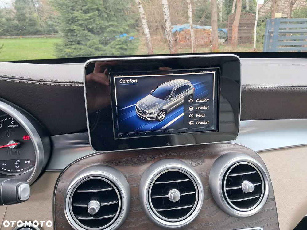 Mercedes-Benz GLC 250 4Matic 9G-TRONIC AMG Line - 32