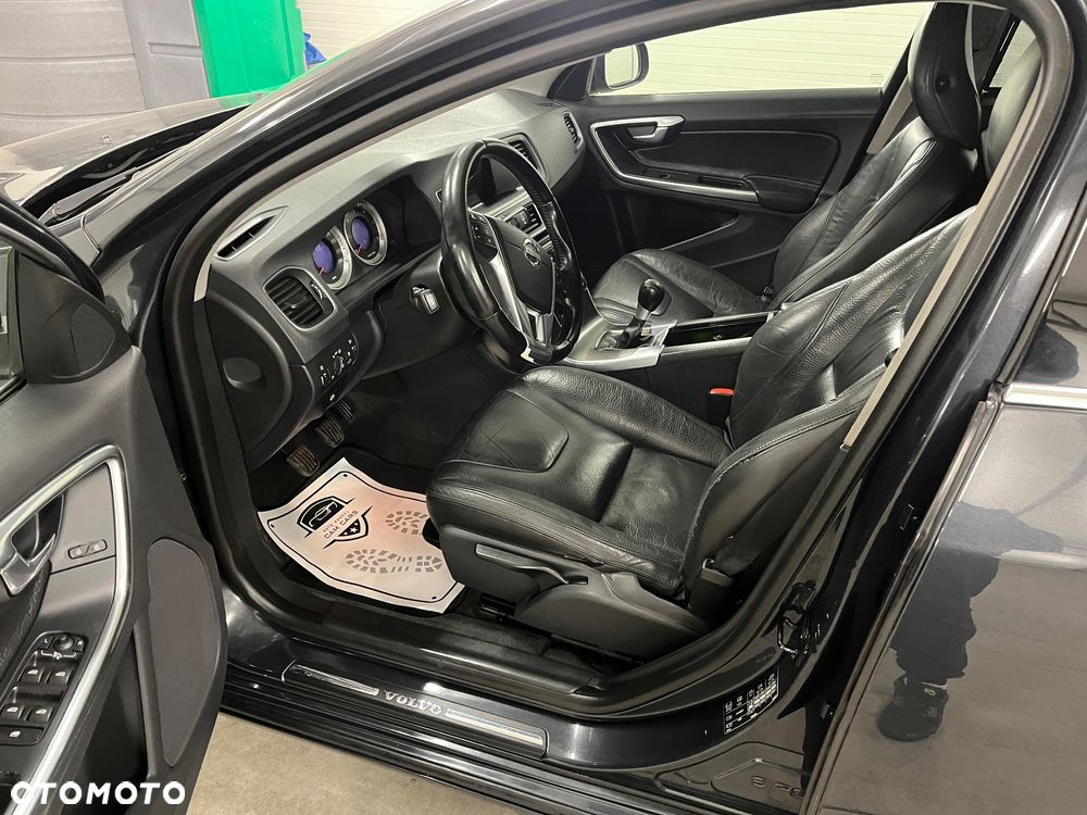 Volvo V60 DRIVe Momentum - 14