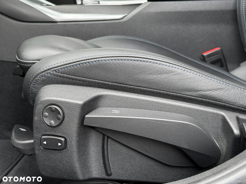 BMW Seria 3 318d Sport Line Shadow - 29