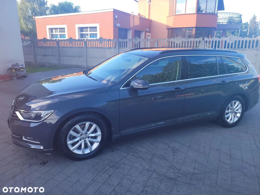 Volkswagen Passat - 1
