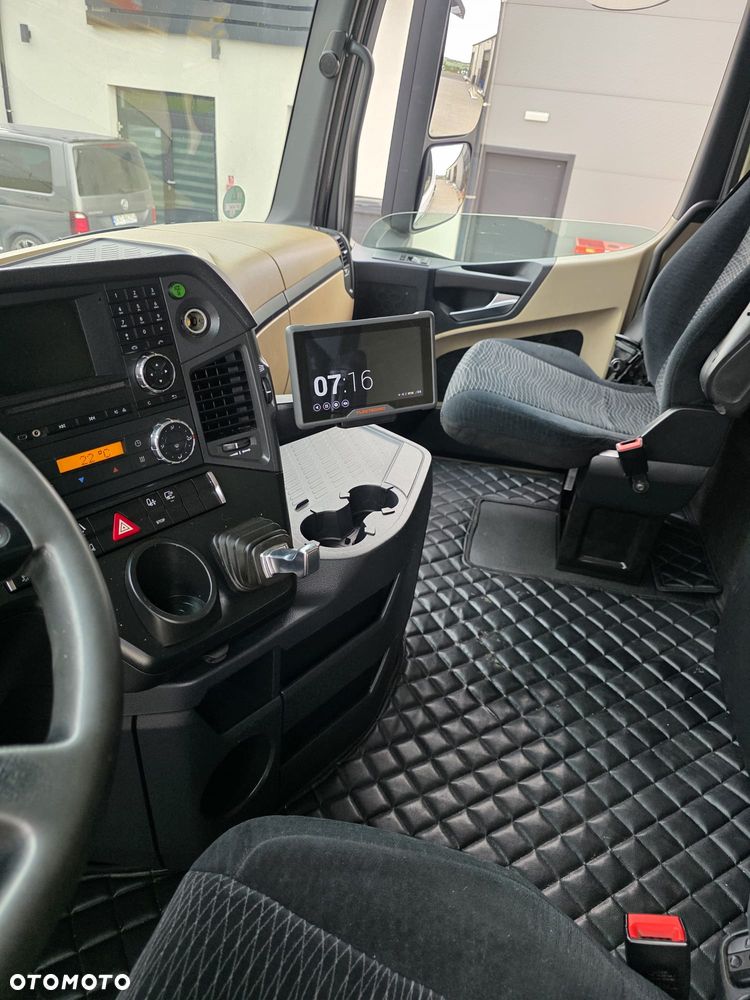 Mercedes-Benz ACTROS - 10