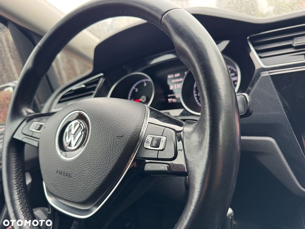 Volkswagen Touran - 25
