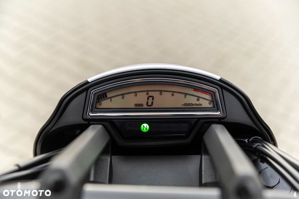 Suzuki Boulevard - 23