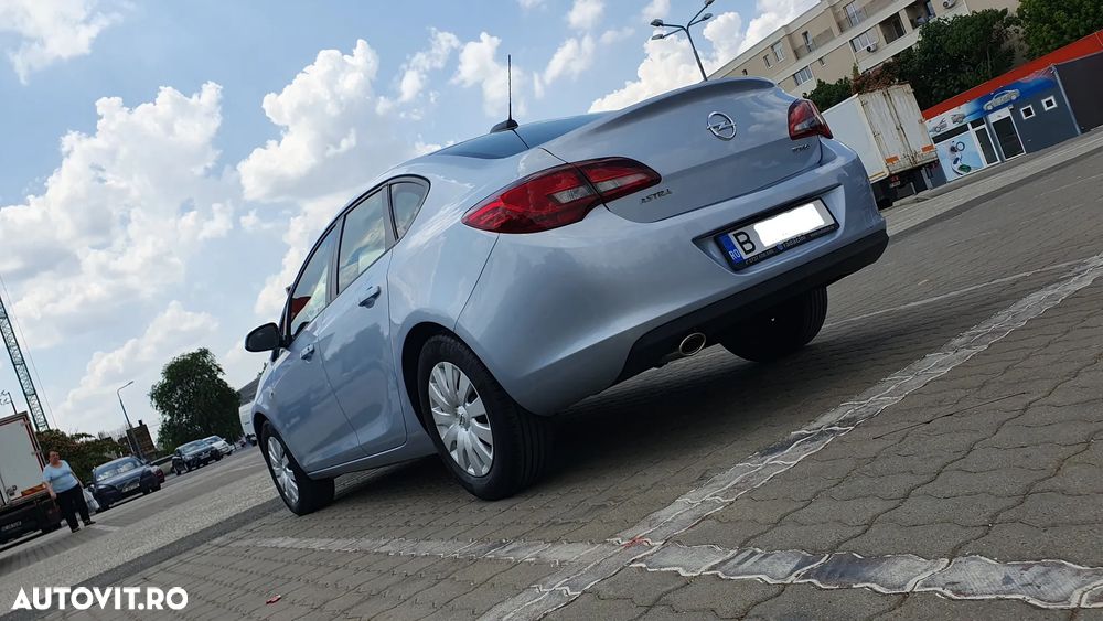 Opel Astra 1.6 TWINPORT ECOTEC Essentia - 11