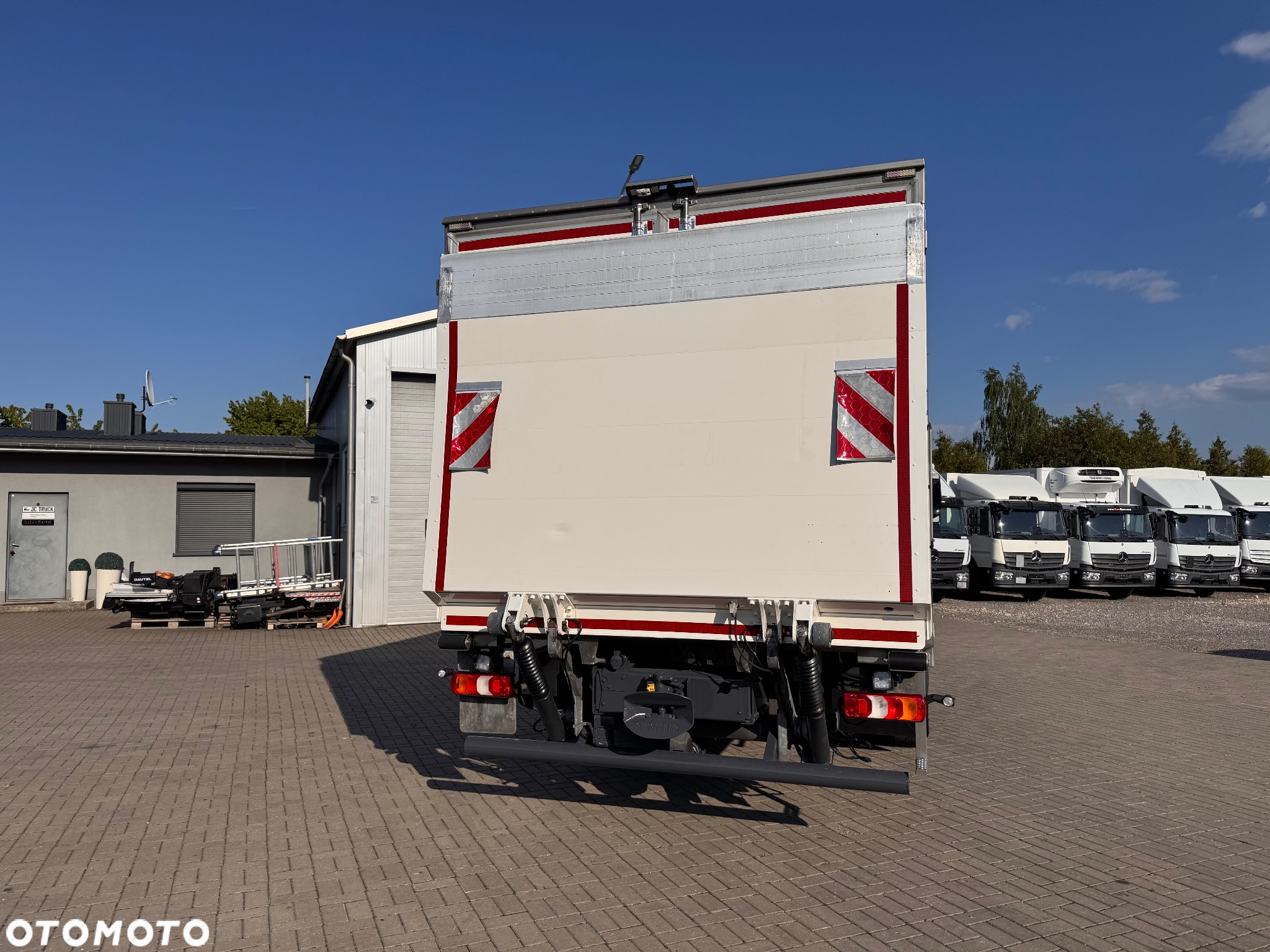 Mercedes-Benz ATEGO - 11