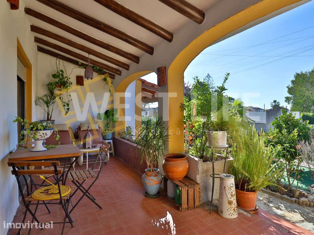 Moradia Térrea T4+1 com Jardim e Sótão a 2 Minutos da Ericeira - Grande imagem: 2/43