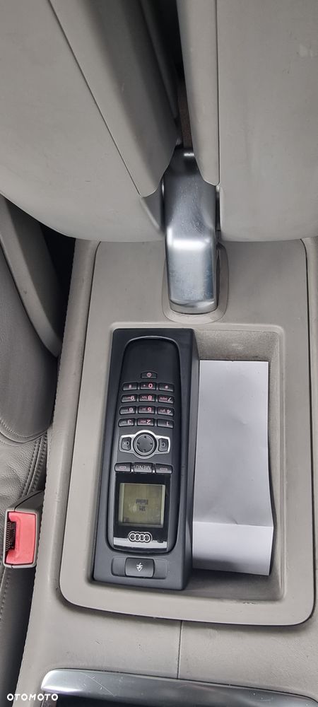 Audi A8 4.2 Quattro - 28