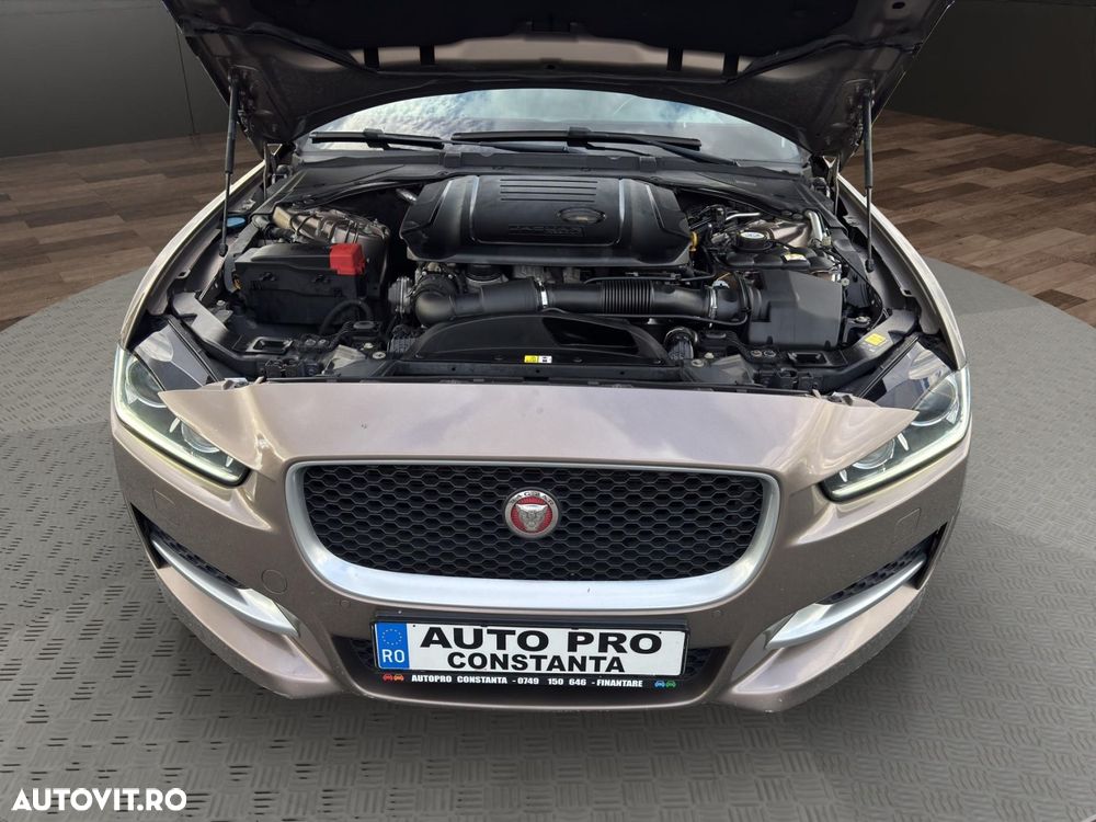 Jaguar XE - 15