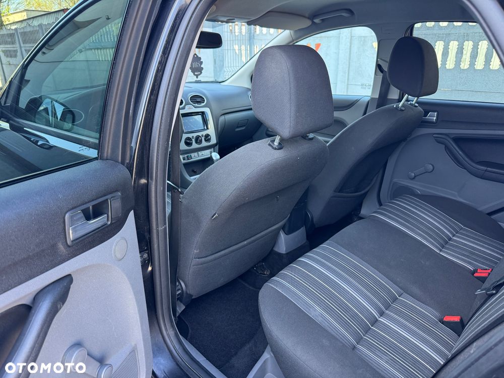 Ford Focus 1.8 Style+ - 25