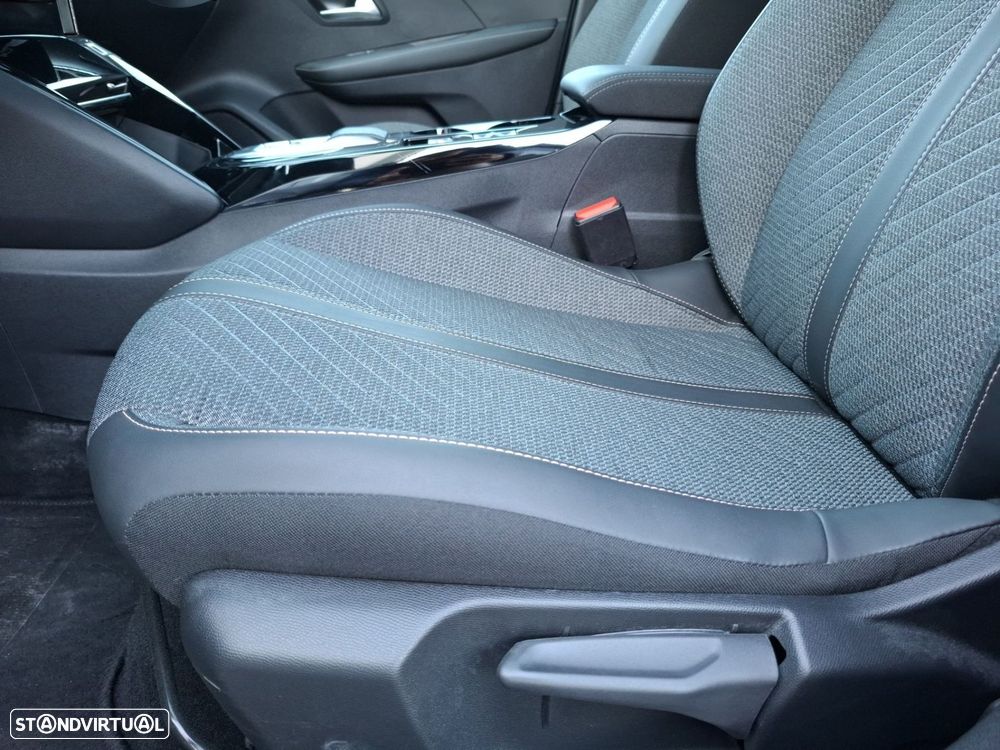 Peugeot 208 1.2 Hybrid Allure e-DCS6 - 24