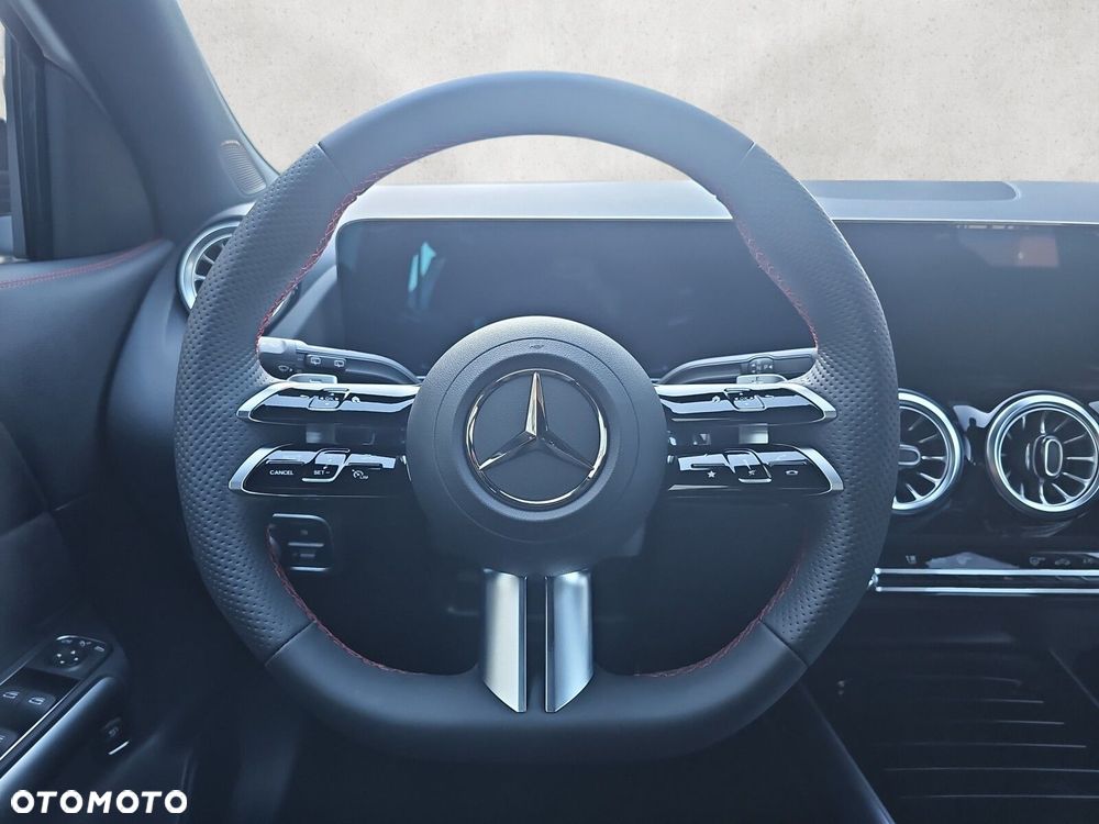 Mercedes-Benz GLA - 14