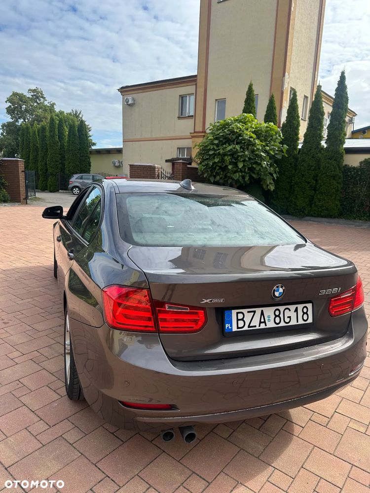 BMW Seria 3 328i xDrive - 10