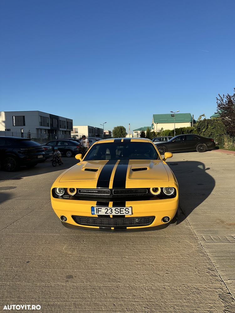 Dodge Challenger - 1