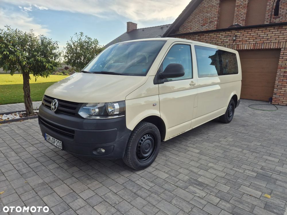 Volkswagen Caravelle - 1