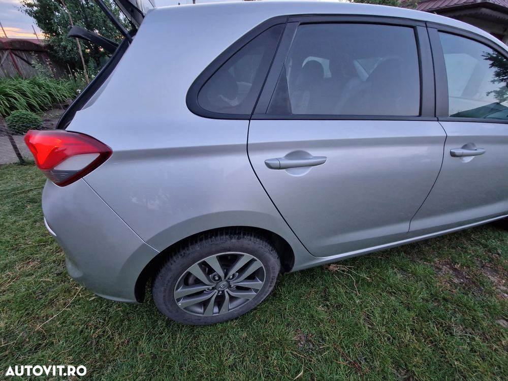 Hyundai i30 1.4 100CP 5DR M/T Highway - 15