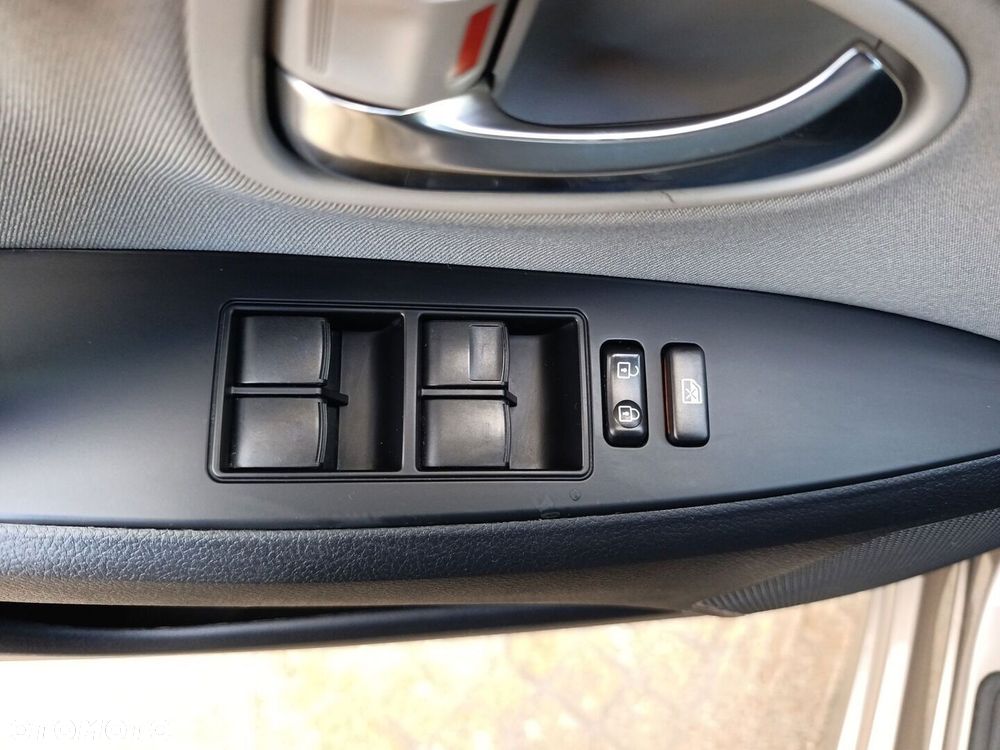 Toyota Avensis 1.8 Premium MS - 28