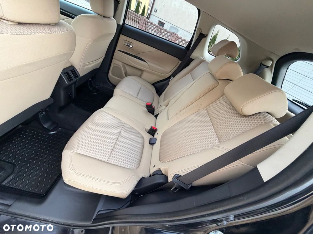 Mitsubishi Outlander 2.0 Intense + Navi 4WD CVT - 35