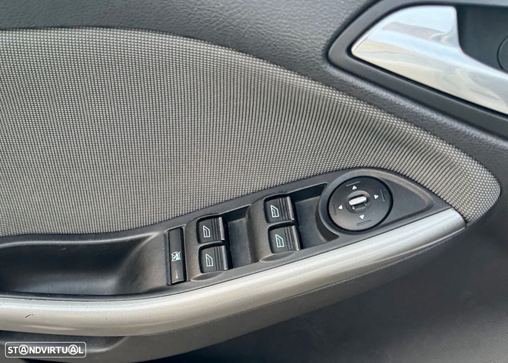 Ford Focus SW 1.6 TDCi Titanium - 19