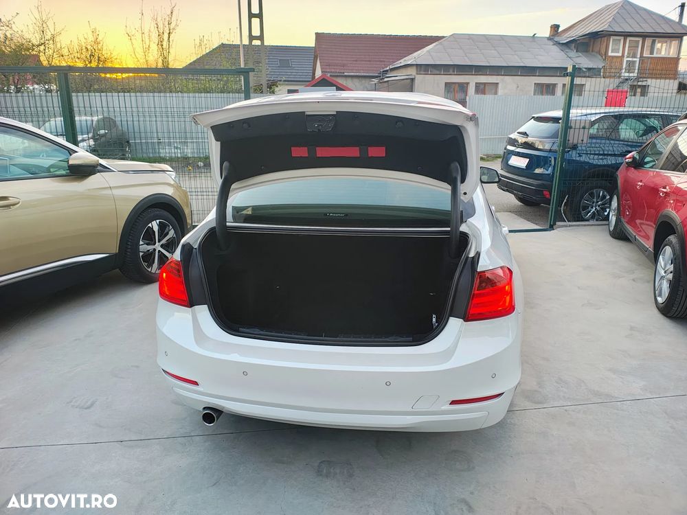 BMW Seria 3 320i Efficient Dynamics Edition Luxury Line - 12