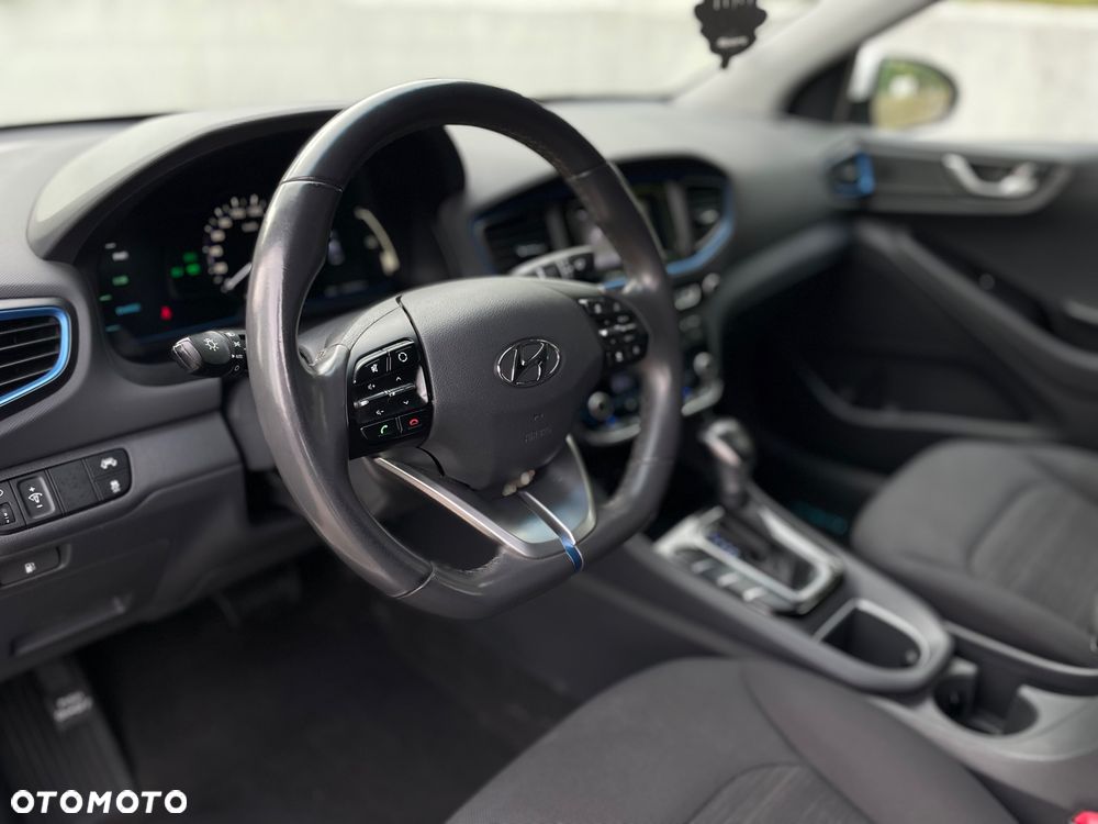 Hyundai IONIQ Hybrid Business - 17
