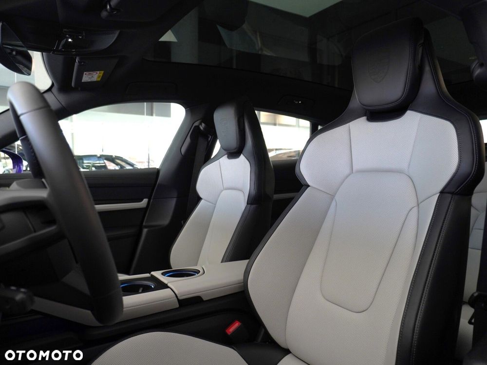 Porsche Taycan 105kWh 4S Black Edition - 31