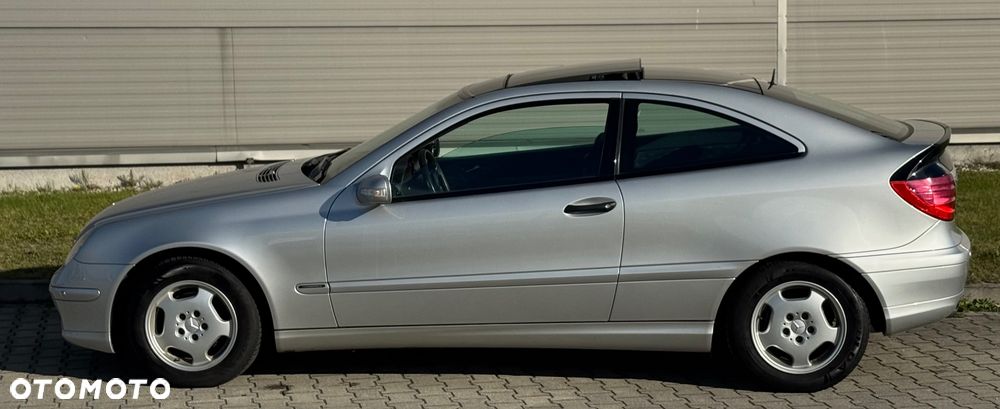 Mercedes-Benz C-Class 2005 photo 2