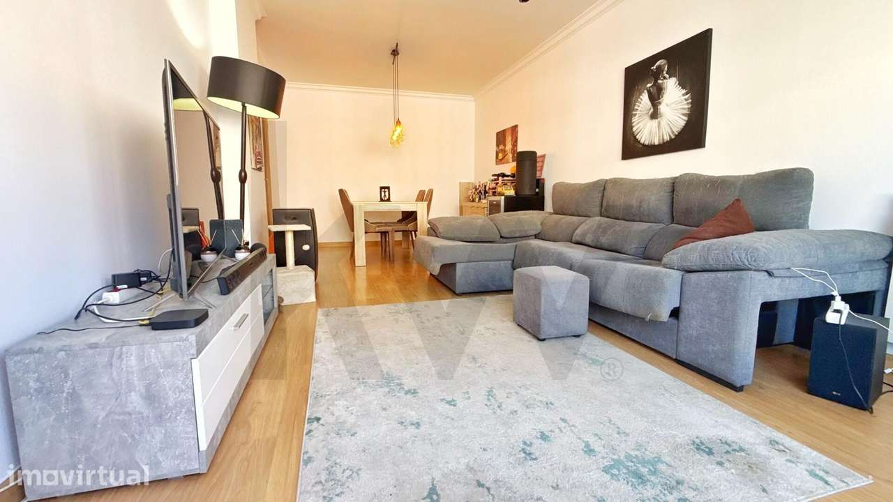 Excelente Apartamento T2 com Parqueamento e Arrecadação em Mem Martins - Grande imagem: 3/19