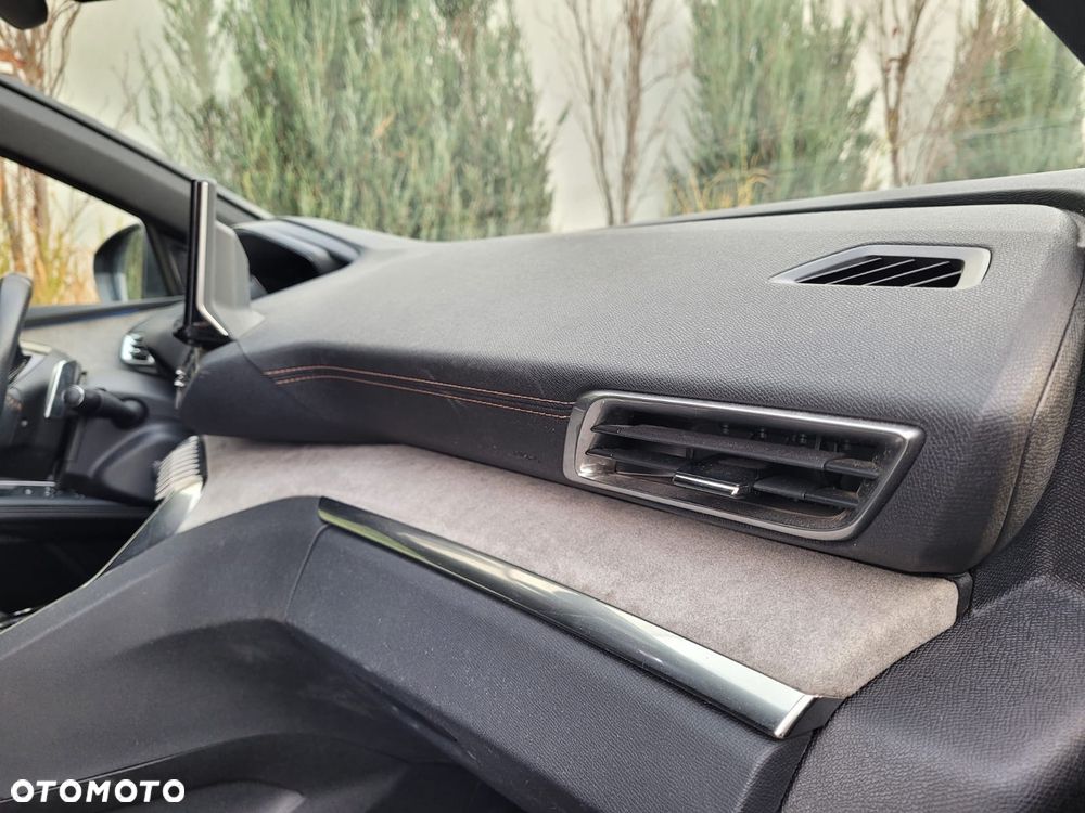 Peugeot 3008 1.6 PureTech Hybrid4 PHEV GT S&S EAT8 - 12