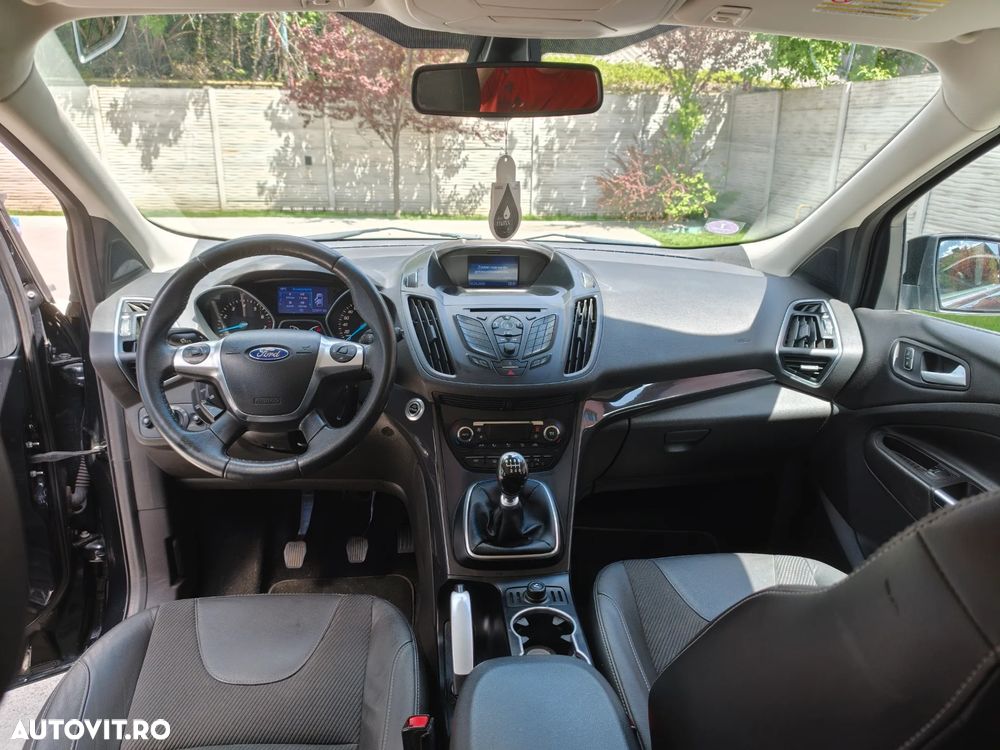 Ford Kuga 1.6 EcoBoost 2x4 Titanium - 9