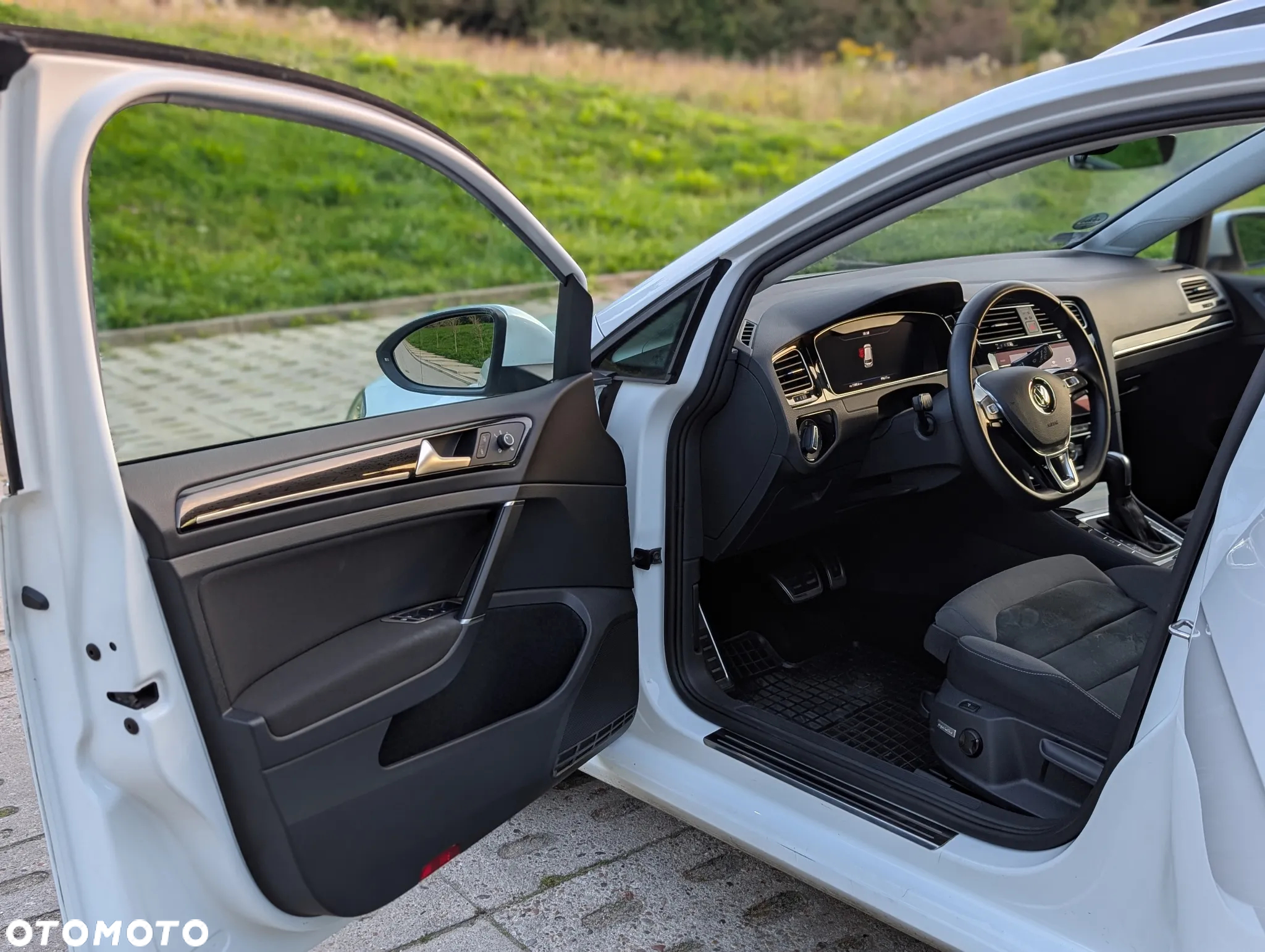 Volkswagen Golf VII 1.5 TSI BMT Evo Highline DSG - 23