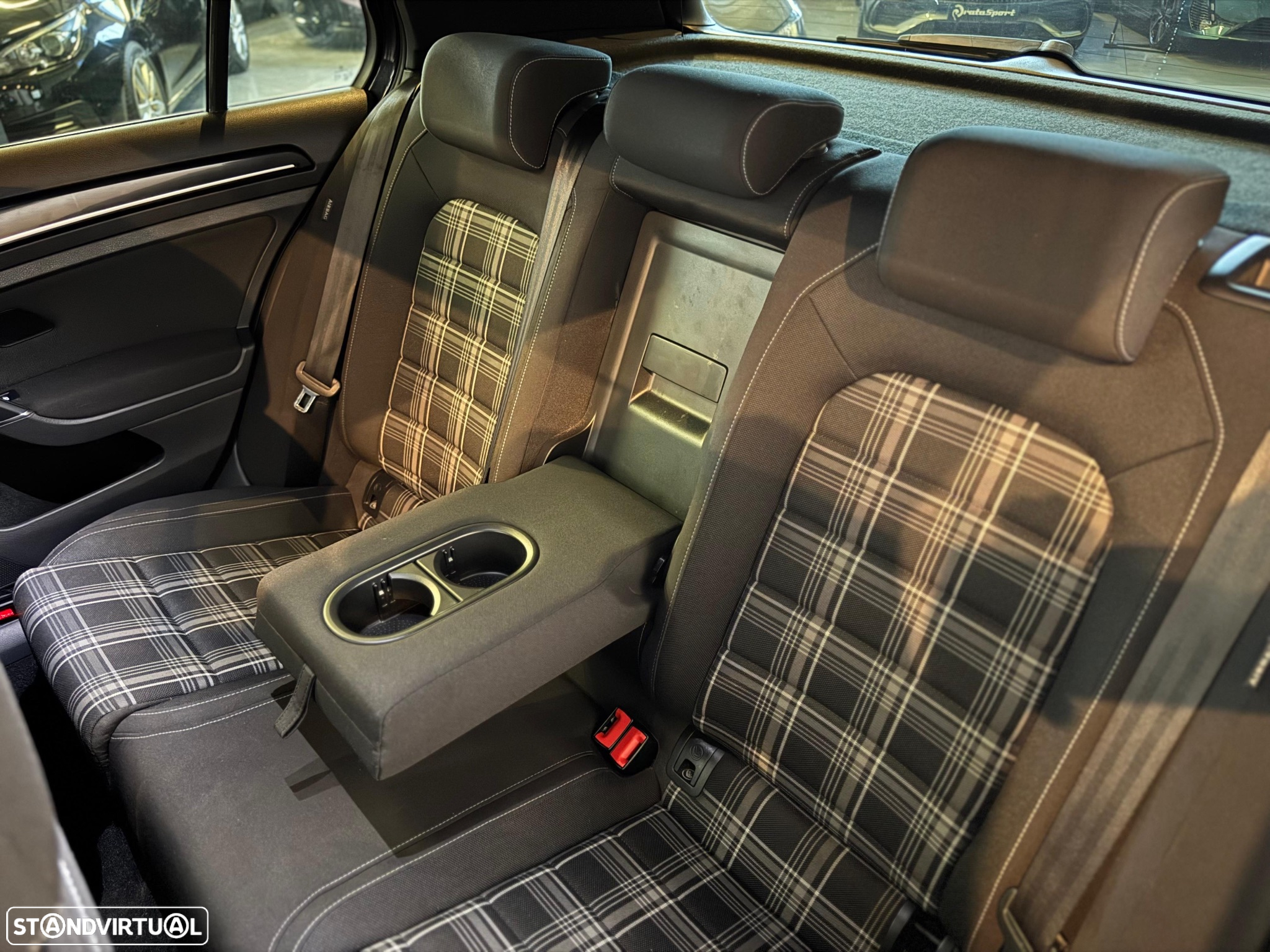 VW Golf 2.0 TDI GTD DSG - 35