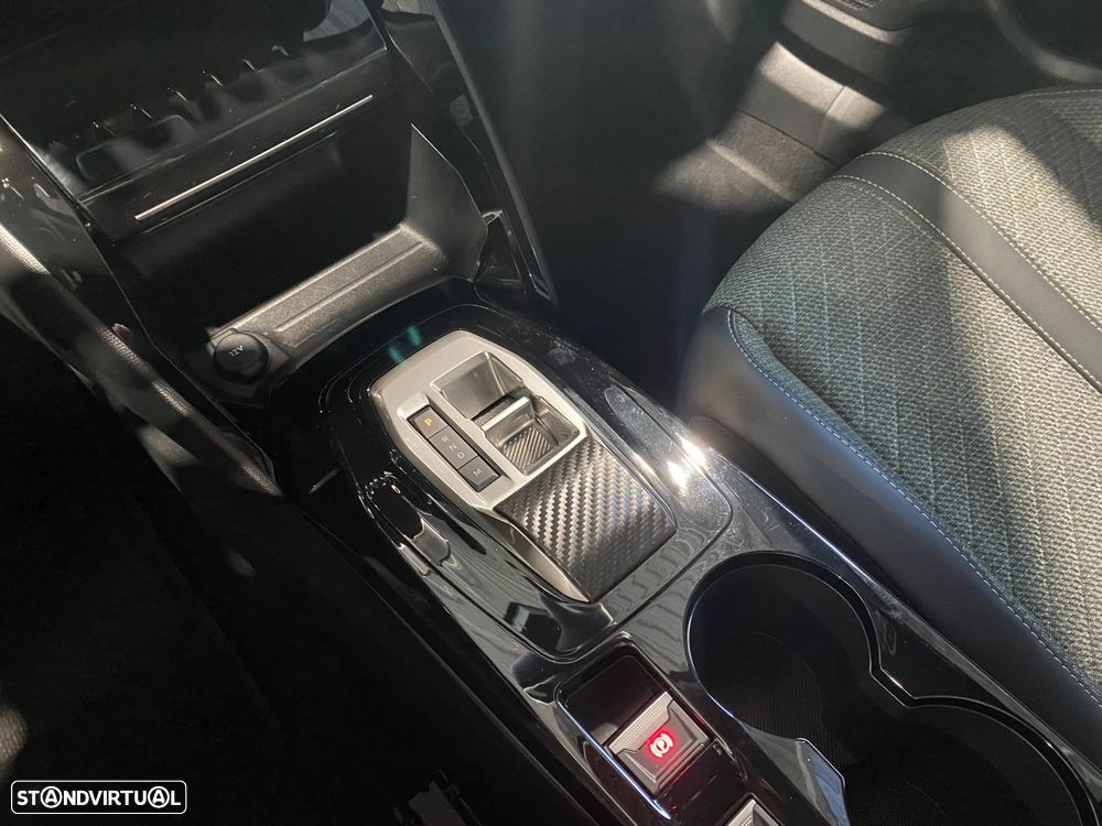 Peugeot 2008 1.2 PureTech Allure EAT8 - 17