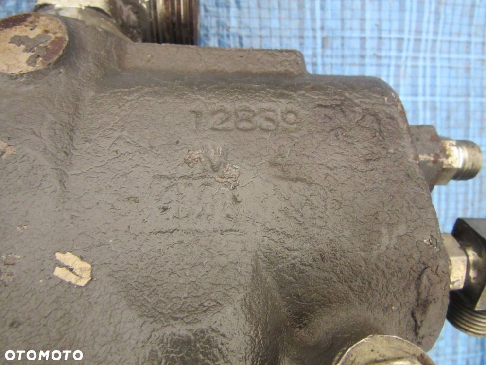 Zawór pierwszeństwa priorytetowy 9821382 New Holland 8670 8770 8870 8970A - 3