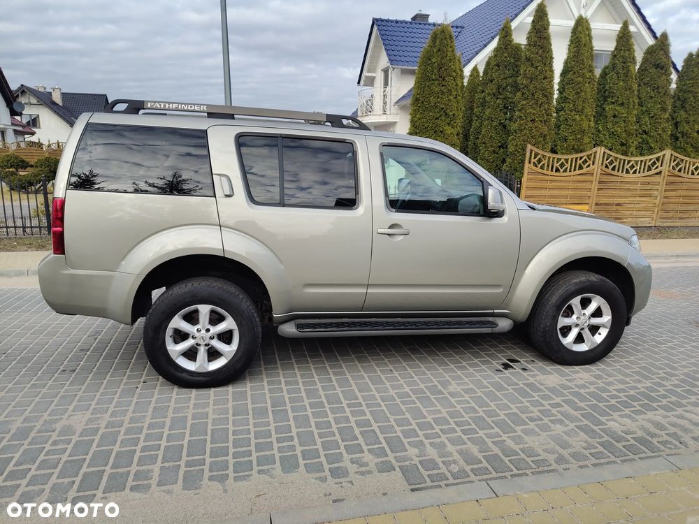 Nissan Pathfinder 2.5 DCi SE - 11