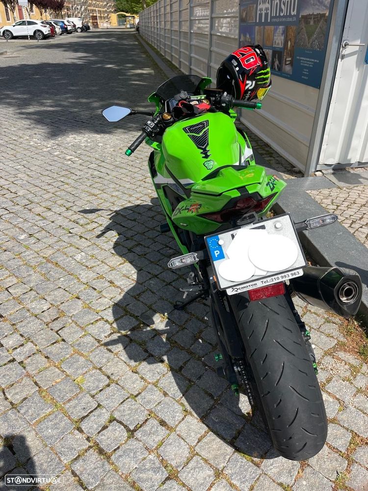 Kawasaki ZX 4RR - 15