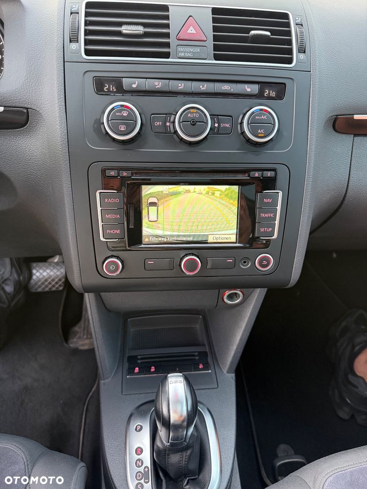 Volkswagen Touran 2.0 TDI DSG Highline - 16