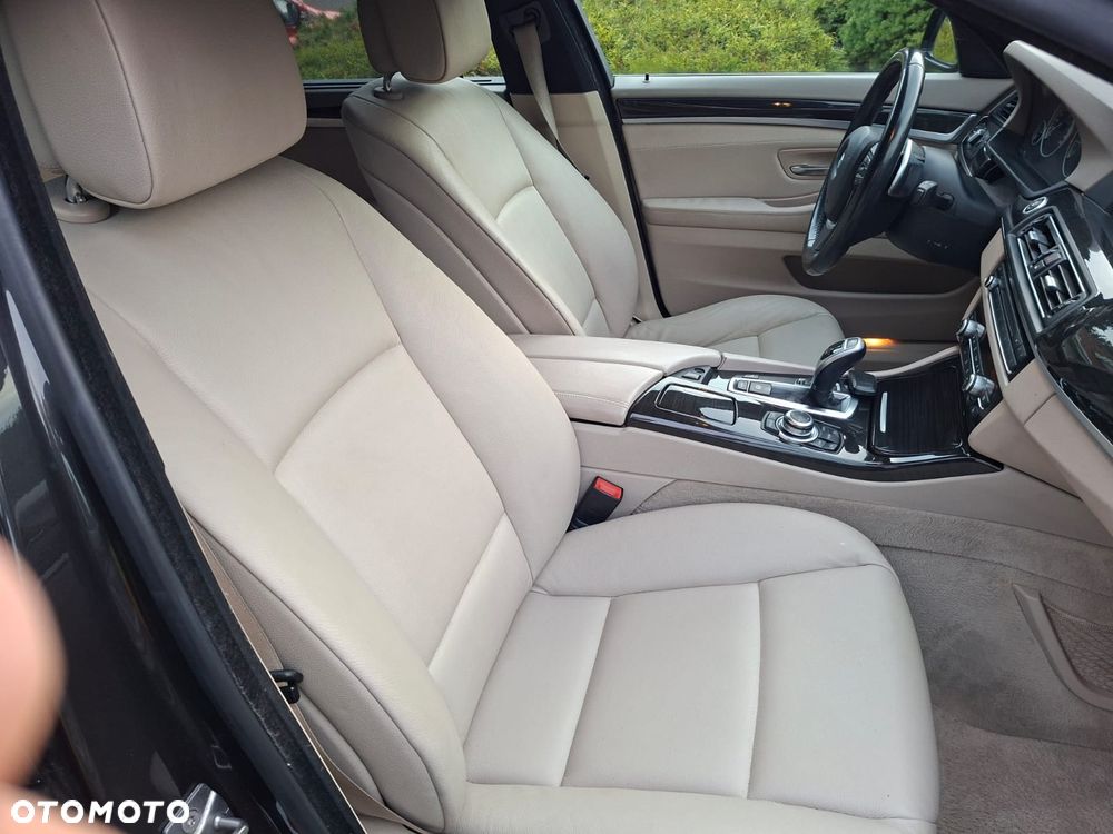 BMW Seria 5 525d - 11