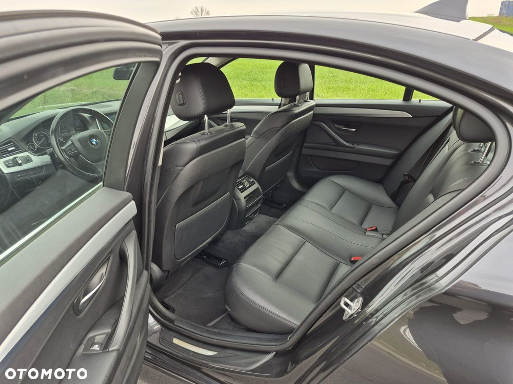 BMW Seria 5 520d xDrive - 12
