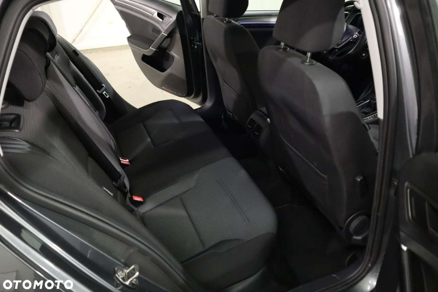 Volkswagen Golf e-Golf - 32