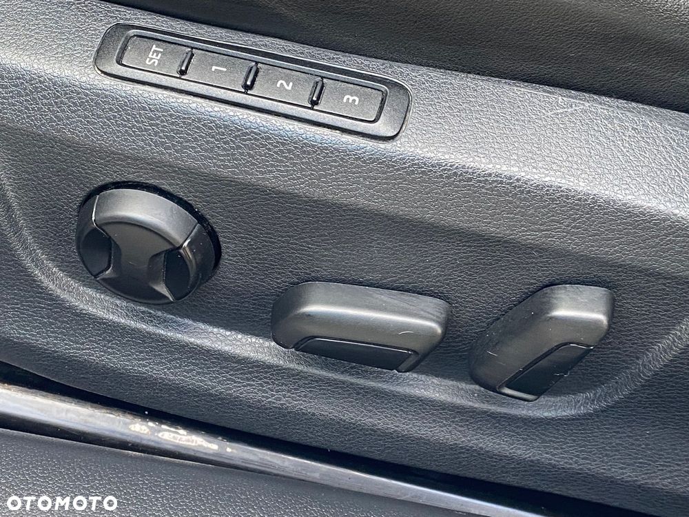 Skoda Superb 2.0 TDI Sportline DSG - 23