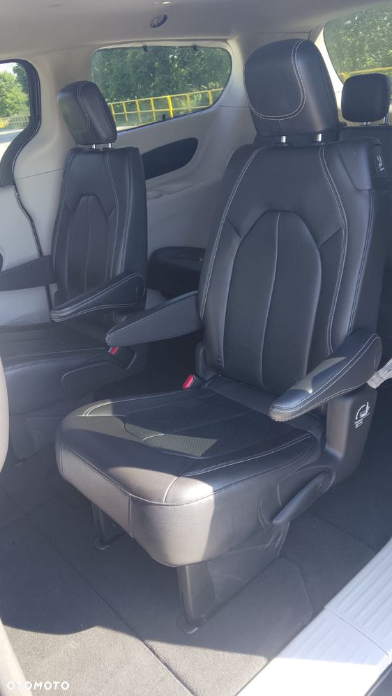 Chrysler Pacifica - 8