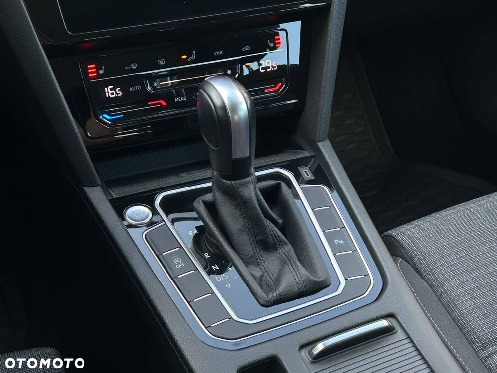 Volkswagen Passat Variant 2.0 TSI Business DSG - 25
