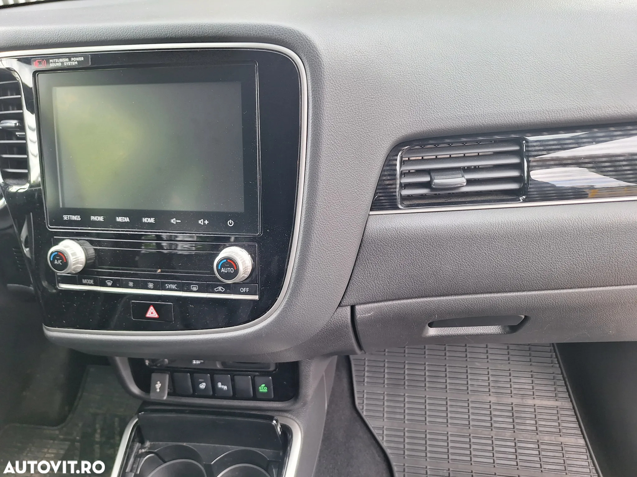 Mitsubishi Outlander 2.4 4WD Plug-In Hybrid Top - 19