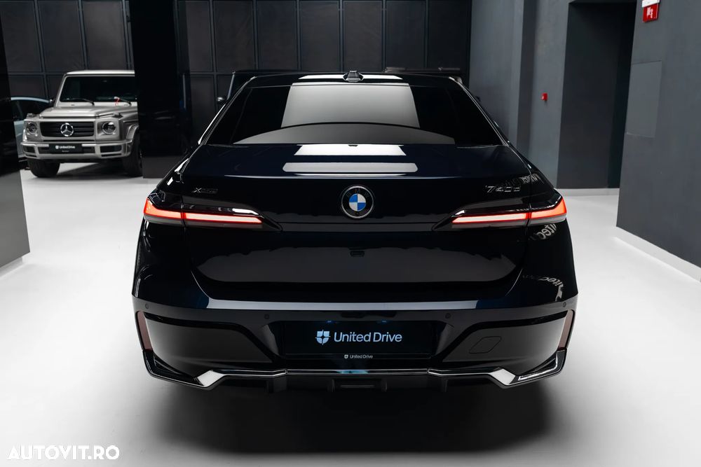 BMW Seria 7 740d xDrive MHEV - 19