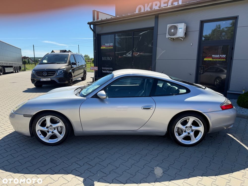 Porsche 911 Carrera 4 - 8